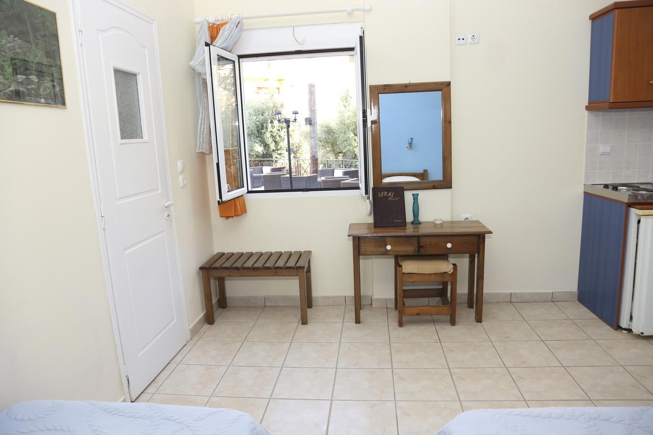 Coral Hotel Plomari Bagian luar foto